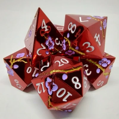 Dés fleurs de prunier - Rouge avec fleurs violettes dans une boîte en métal