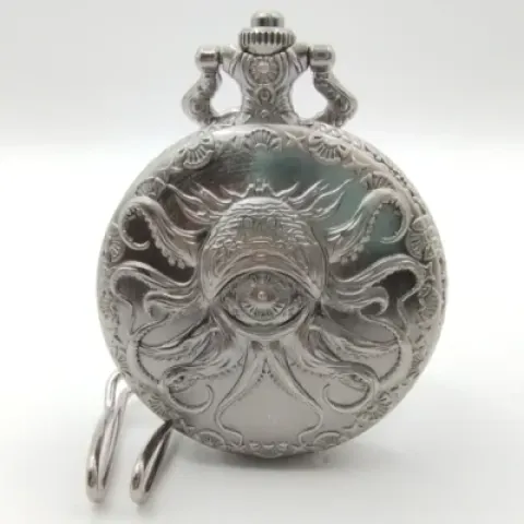 Porte-dés en métal avec mini-kit polyédrique: horreur extradimensionnelle - argent avec pochette en suédine noire