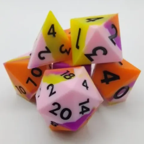 Dés en silicone - rose, mauve, orange et jaune avec chiffres noirs