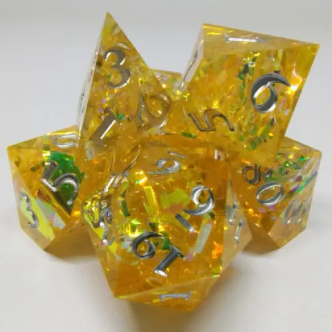 Glaçons prismatique jaune dans une bouteille avec couvercle dévisable