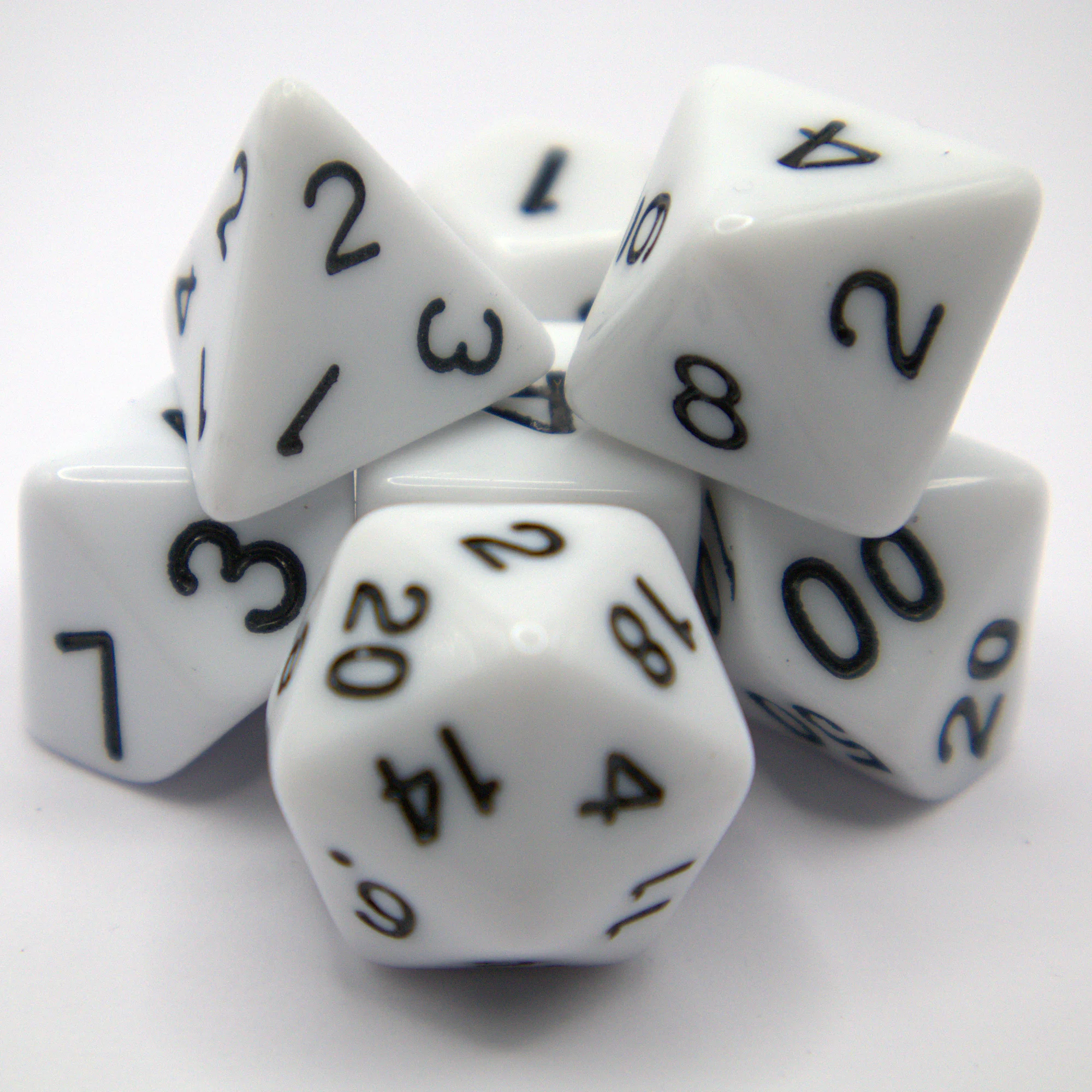 Kit de dés polyédriques – opaque – blanc avec chiffres noirs