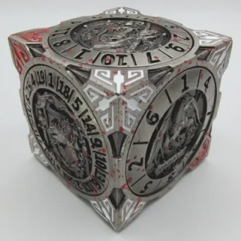Cube de Chaos - argent ancien ensanglanté dans une boîte noire