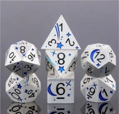 Dés cosmiques: argent et bleu dans une boîte en métal
