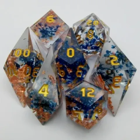 Cristaux enchantés: glaçons translucides et cuivre-bleus avec pochette en suédine noir