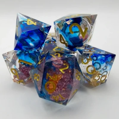 Effervescence Mystique - translucidité tachée bleue avec feuille d'or et paillettes roses dans une bouteille avec couvercle dévisable