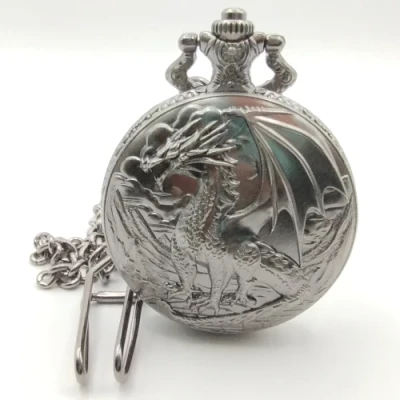 Porte-dés en métal avec mini-kit polyédrique: le sentinel - argent avec pochette en suédine noire