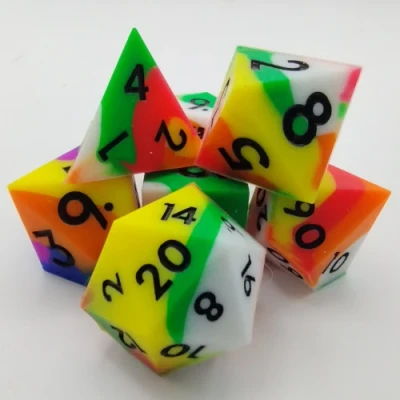 Dés en silicone - blanc, orange, jaune, et vert avec chiffres noirs