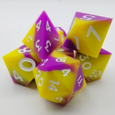 Dés en silicone - jaune et mauve avec chiffres blancs